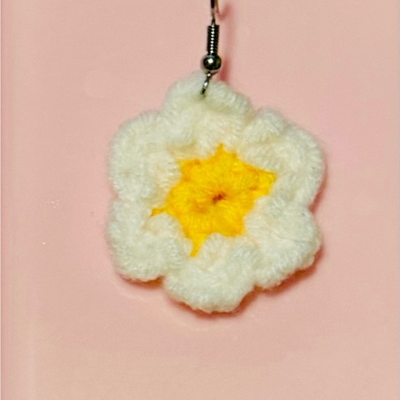New “Crochet Flower Earrings” - SZ OS - Picture 3 of 4